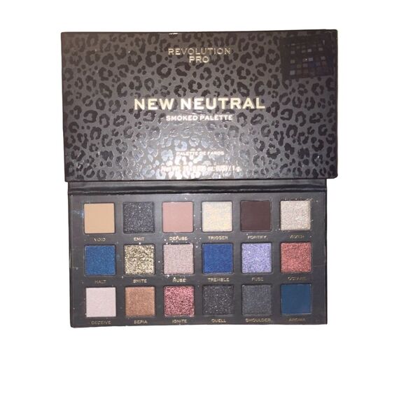 Makeup Revolution Pro New Neutral Smoked Eyeshadow Palette 18 Shades - Picture 6 of 7
